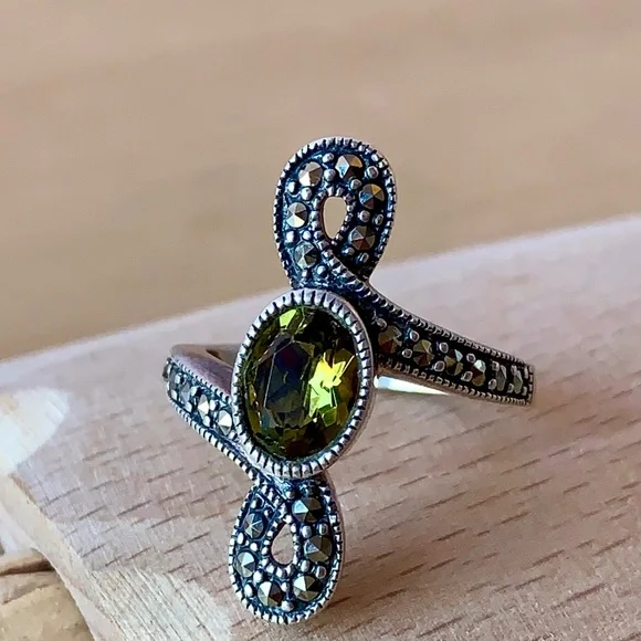 VINTAGE JUDITH JACK STERLING SILVER 925 OLIVE GREEN QUARTZ AND MARCASITE RING